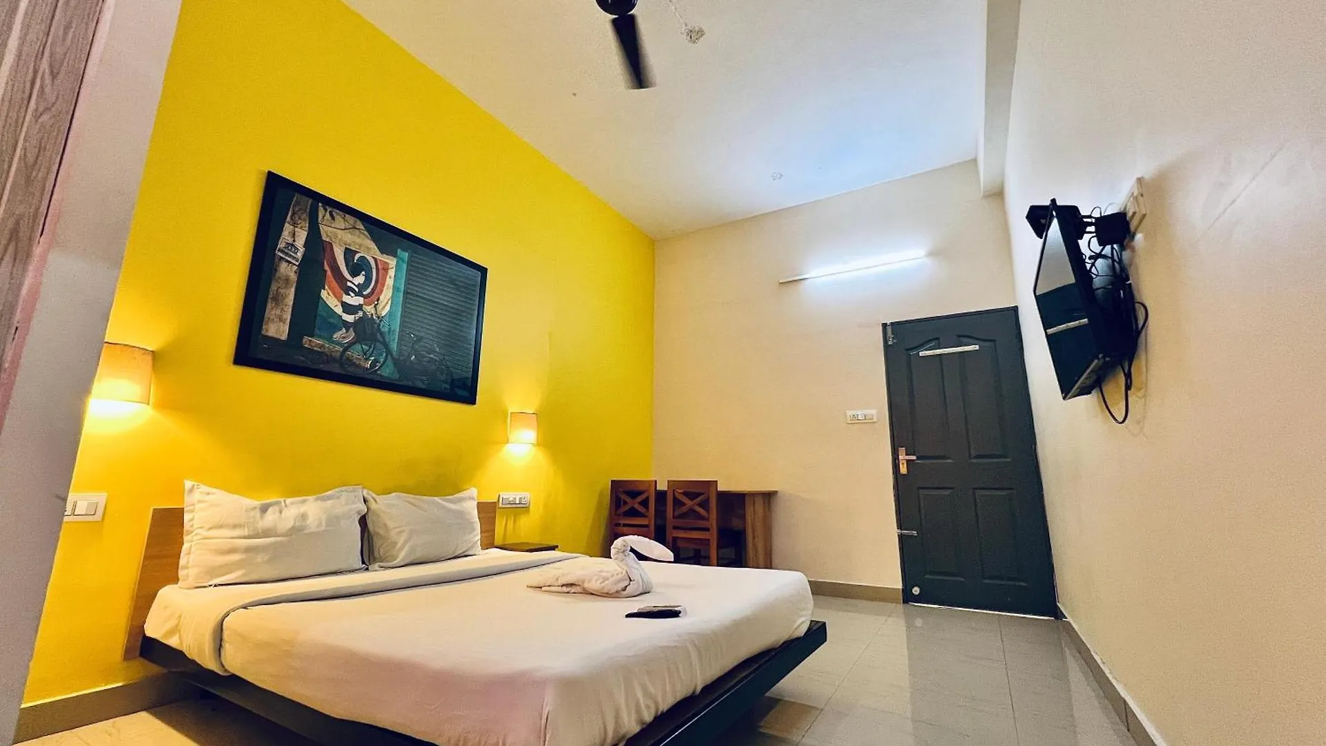 Solo Simrin Arcade Kadavanthra Kochi