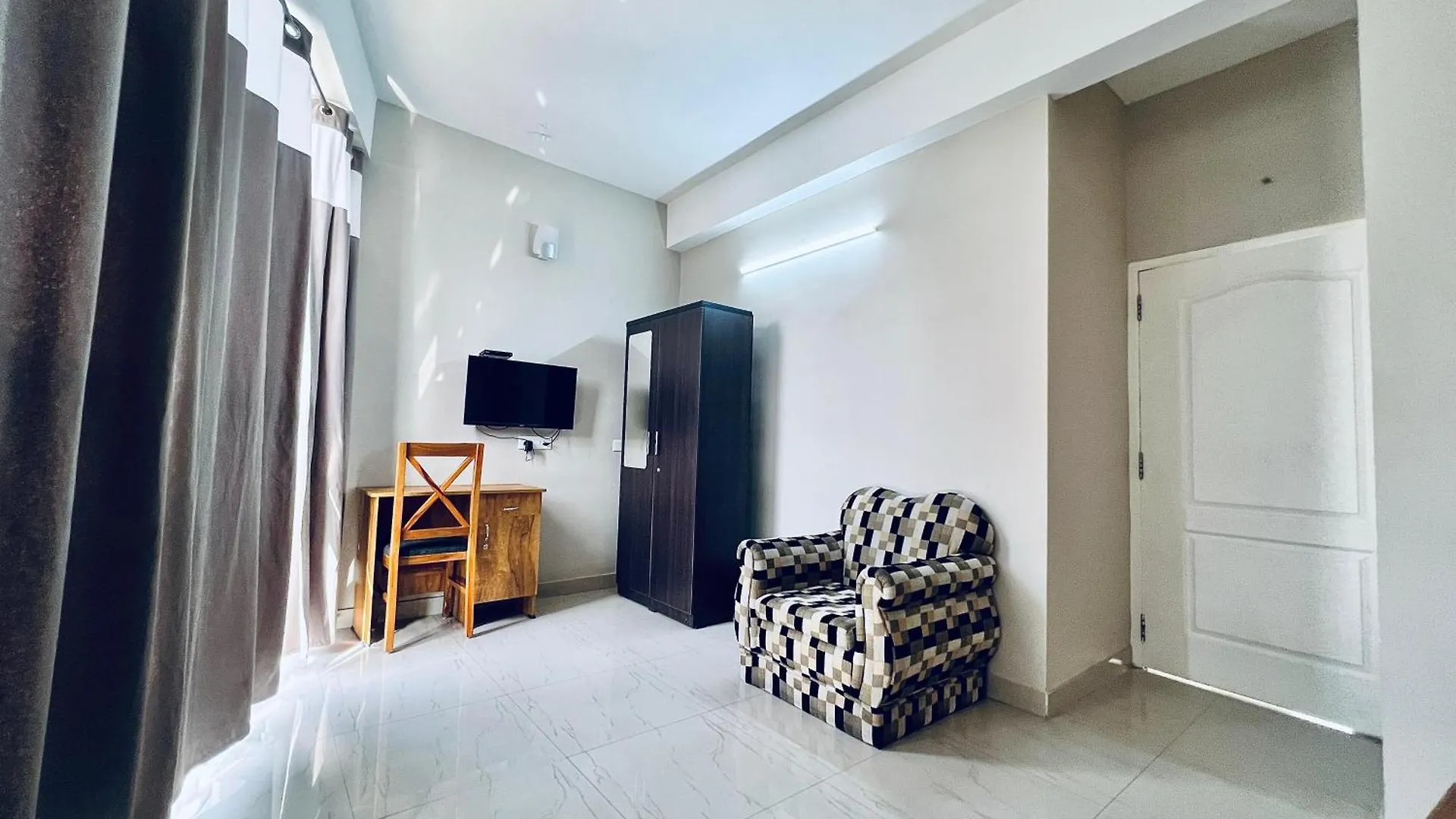 アパート Solo Simrin Arcade Kadavanthra Kochi