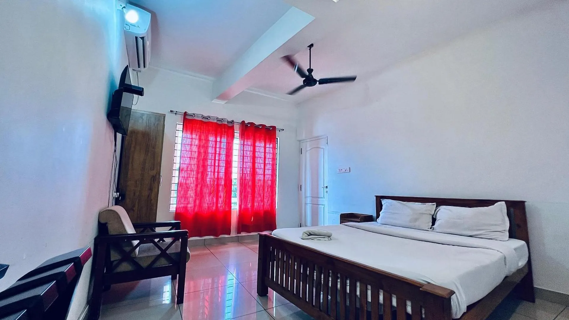 아파트 Solo Simrin Arcade Kadavanthra Kochi