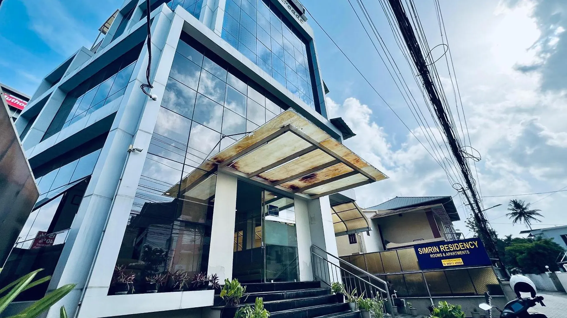 Solo Simrin Arcade Kadavanthra Kochi