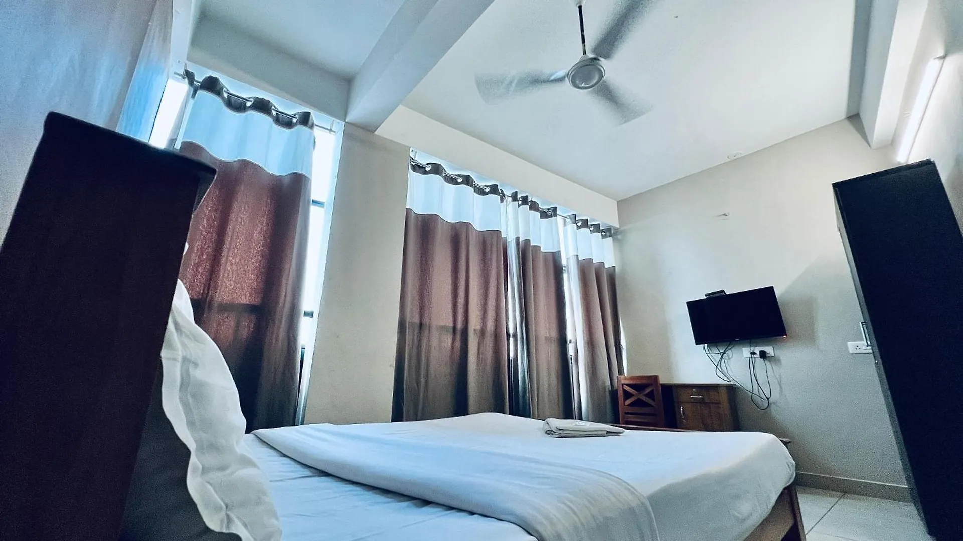 아파트 Solo Simrin Arcade Kadavanthra Kochi 인도